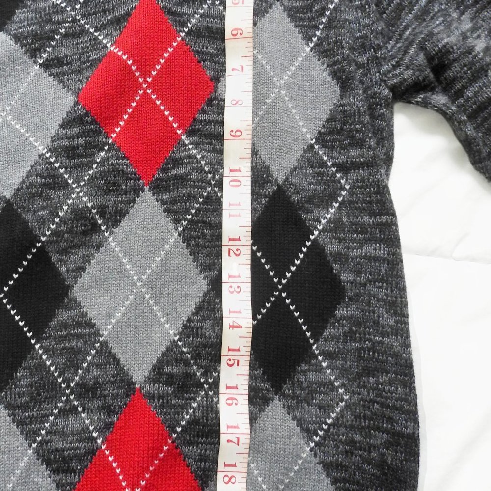 FREE WITH PURCHASE FROM CLOSET Argyle V-Neck Sweater - Picture 5 of 5
